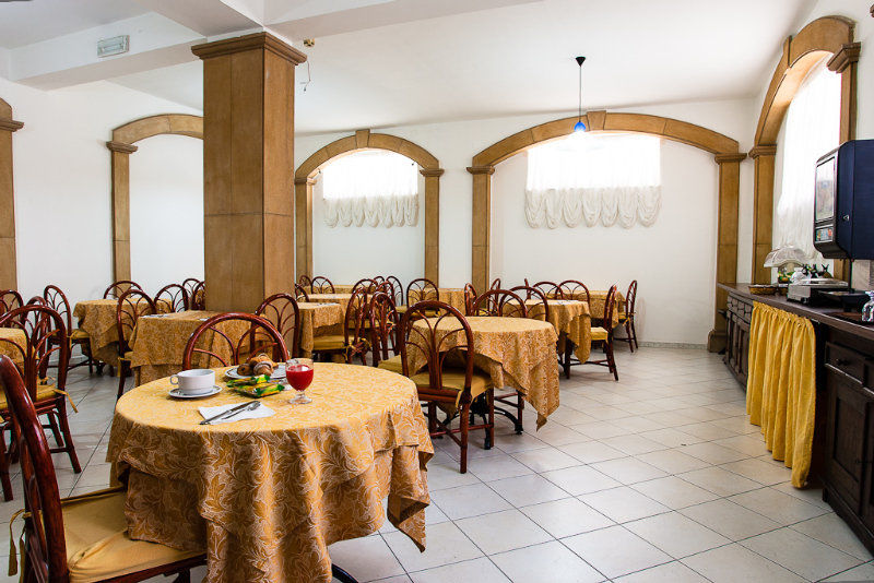 Ig-Tysandros Hotel Apartments Giardini Naxos Eksteriør billede