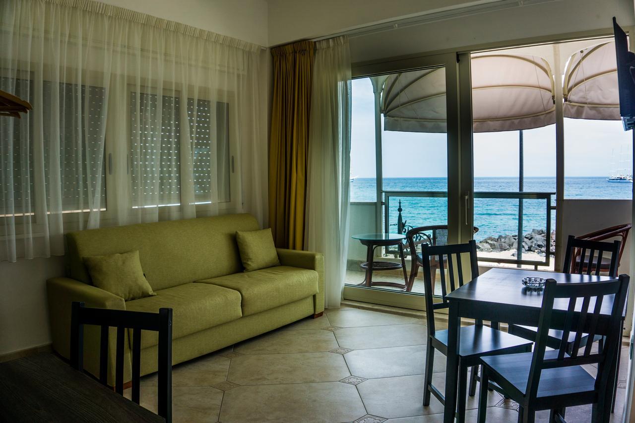 Ig-Tysandros Hotel Apartments Giardini Naxos Eksteriør billede