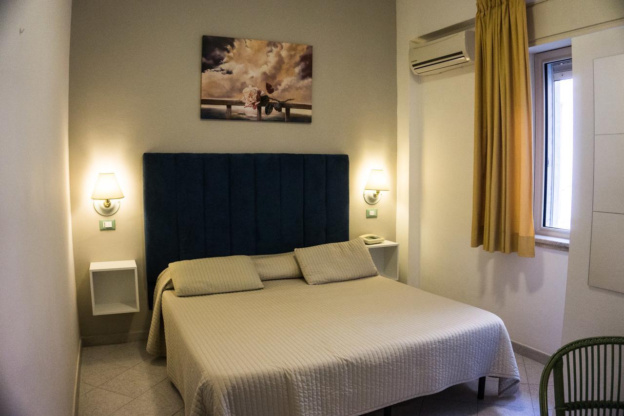 Ig-Tysandros Hotel Apartments Giardini Naxos Eksteriør billede