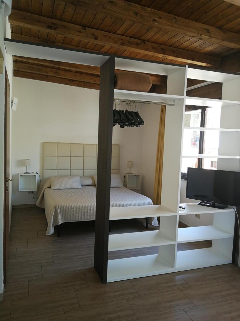 Ig-Tysandros Hotel Apartments Giardini Naxos Eksteriør billede