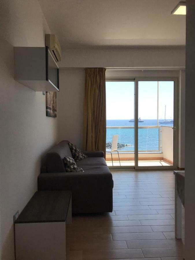 Ig-Tysandros Hotel Apartments Giardini Naxos Eksteriør billede